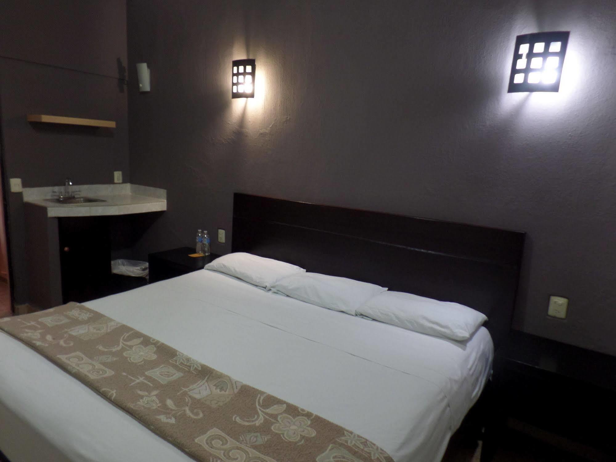 Uke Inn Hotel & Suites Xamaipak Tuxtla Gutiérrez Екстериор снимка